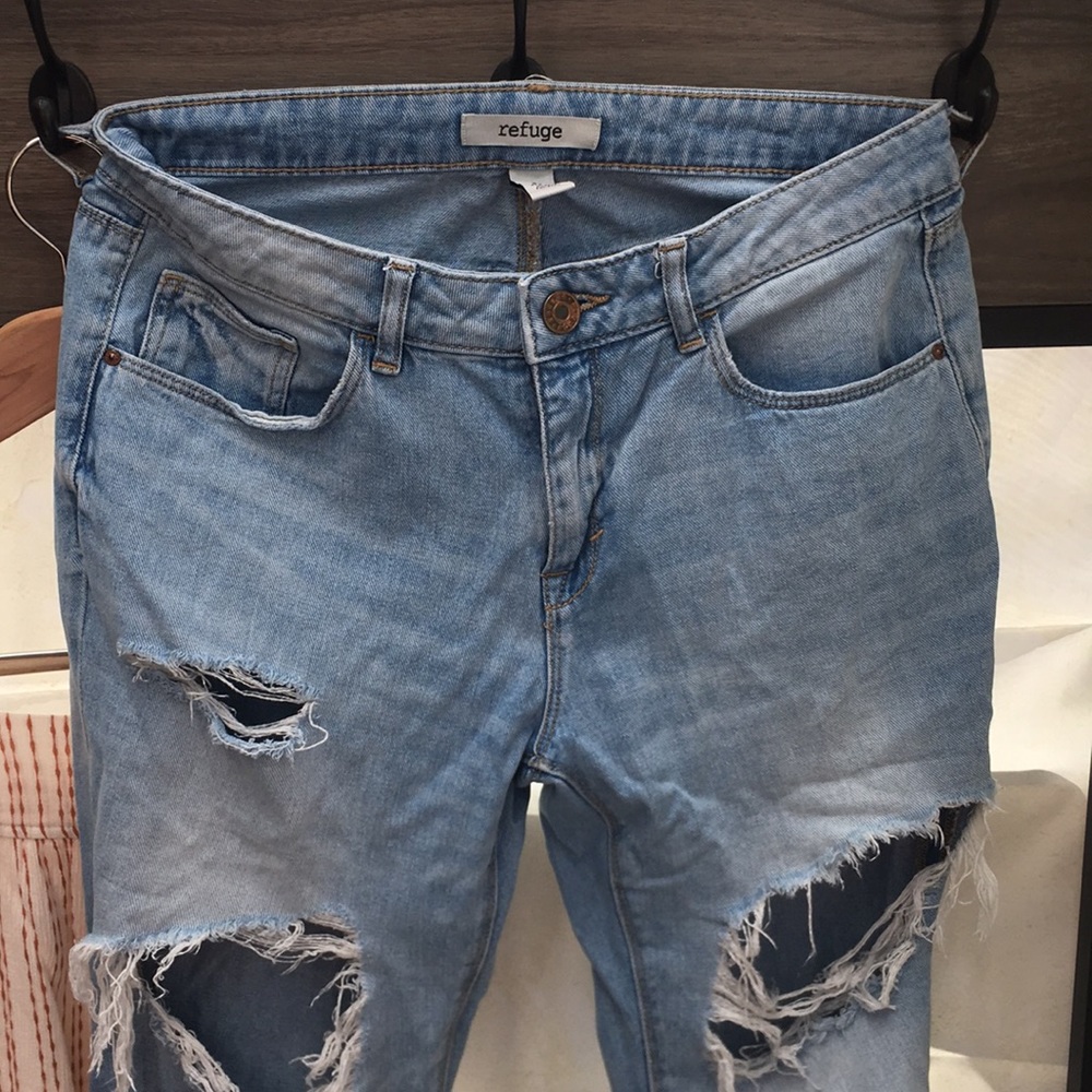 Refuge Women’s Destroyed Ripped Distressed Boyfriend Fit Denim 5-Pocket Jean - Picture 3 of 7